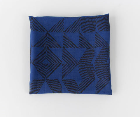 Cross Hatch Wool Gauze Scarf in Black and Navy Blue